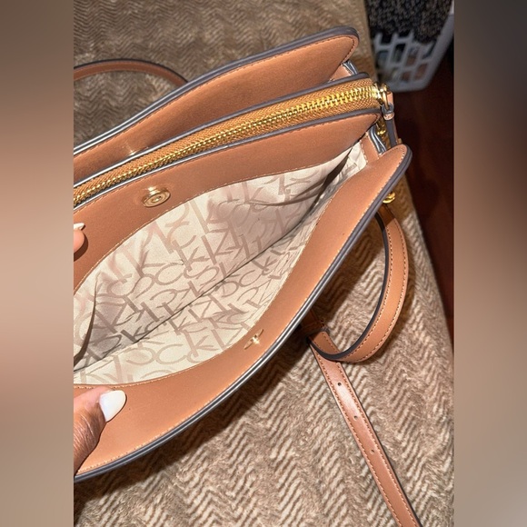 Calvin Klein crossbody with chain style brown adjustable strap purse - Picture 4 of 5